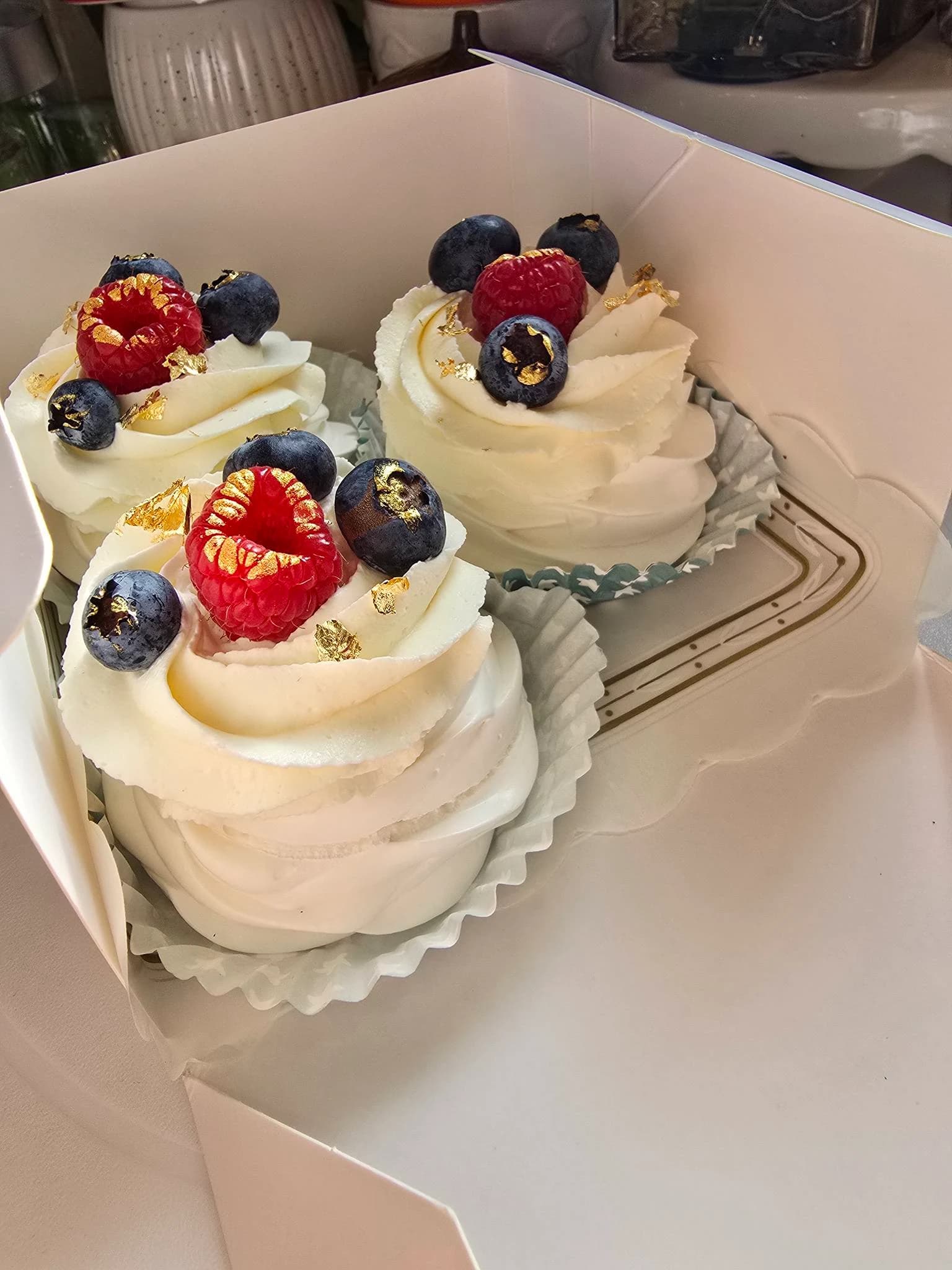 Pavlova Cake