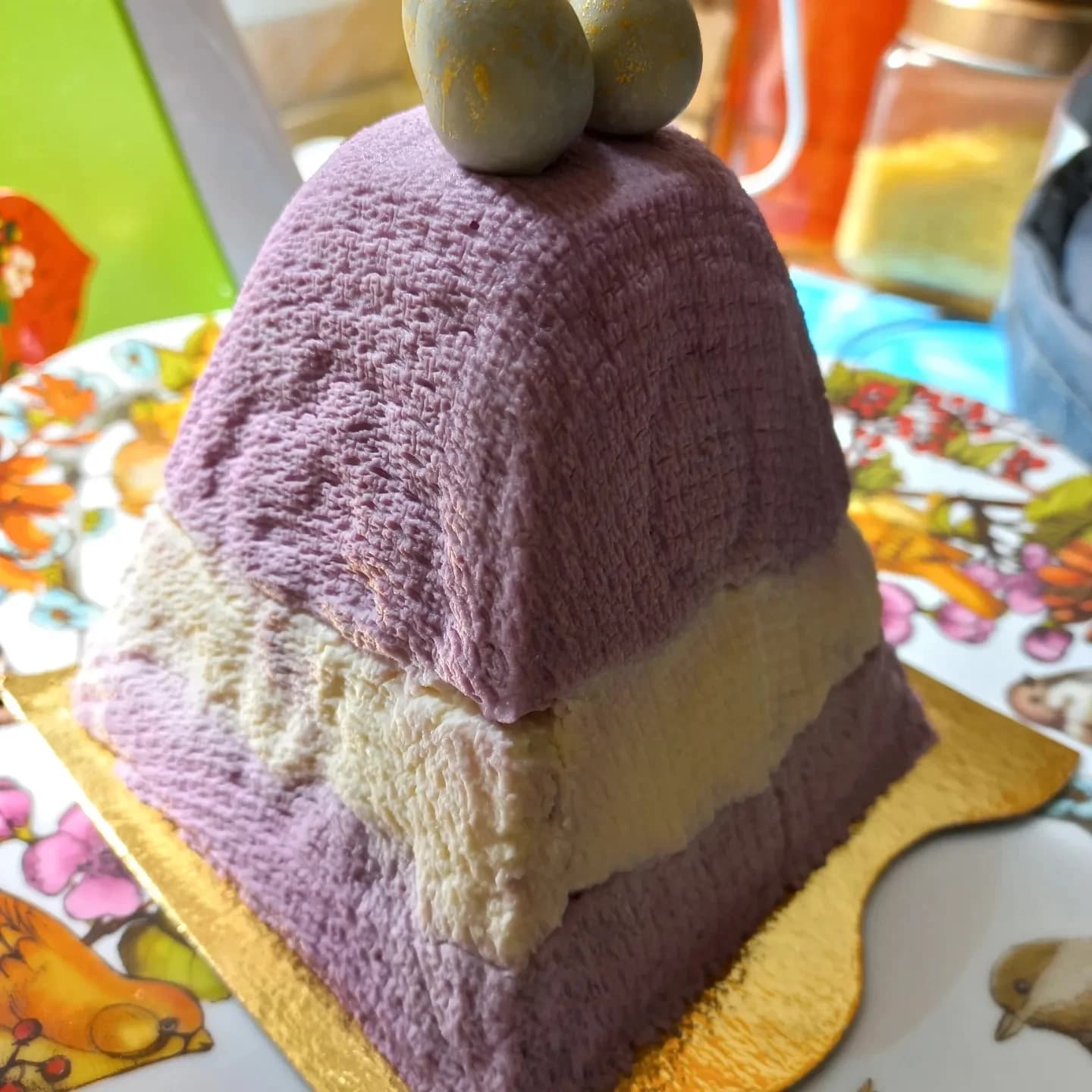 Curd Easter with berries