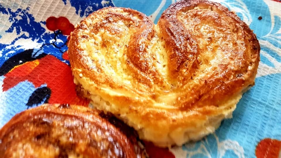 Hearts of dried apricot or prunes with honey