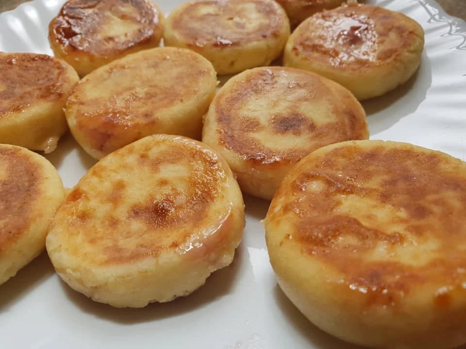 Syrniki (cheese pancakes)